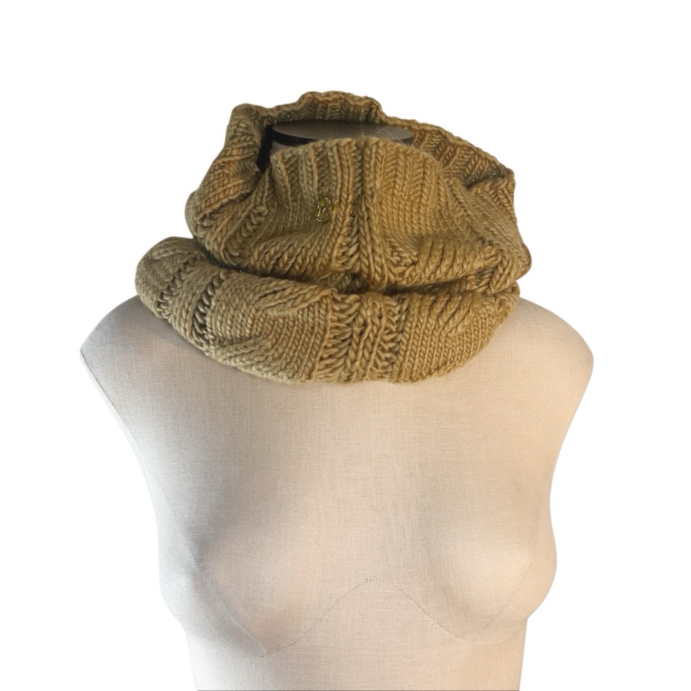 Michael Michael‎ Kors Cable Knit Infinity Scarf in Dark Camel 
Cozy Quiet Luxury